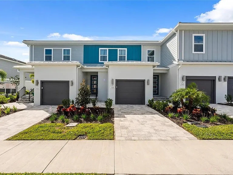 7834 Spectrum Dr — Photo 1