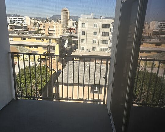 5th image of 733 S Manhattan Pl Unit 604