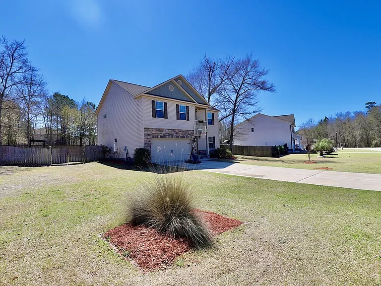 54 Edinburgh Castle Ln — Photo 2
