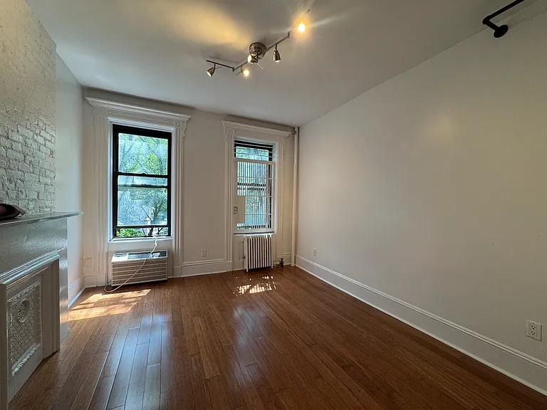192 Spring St #15 — Photo 2