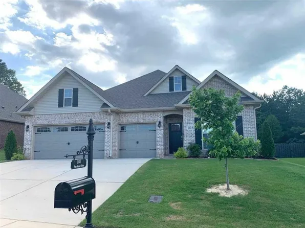 108 Pine Manor Dr, Madison, AL 35756