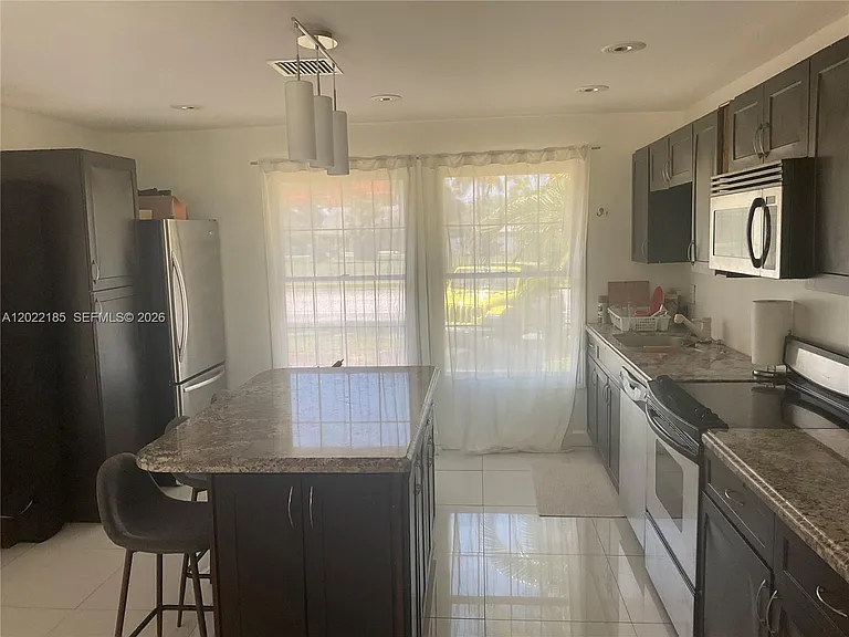 1206 Tyler St — Photo 10