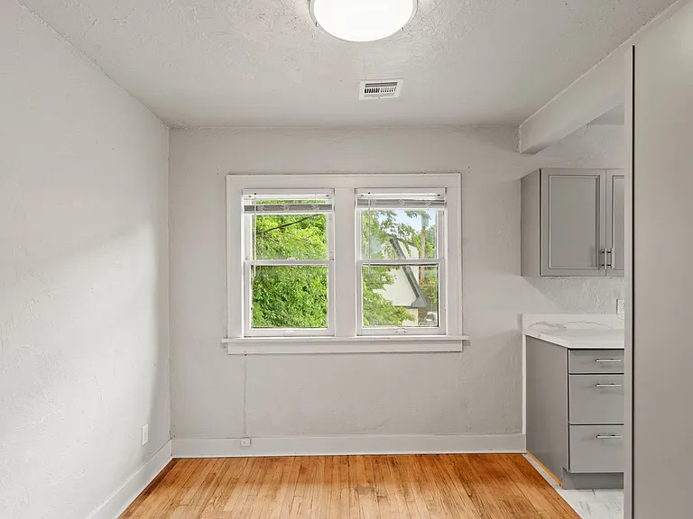 318 NW 27th St — Photo 45