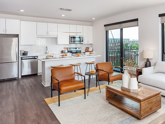 2nd image of 4111 Broadway #222