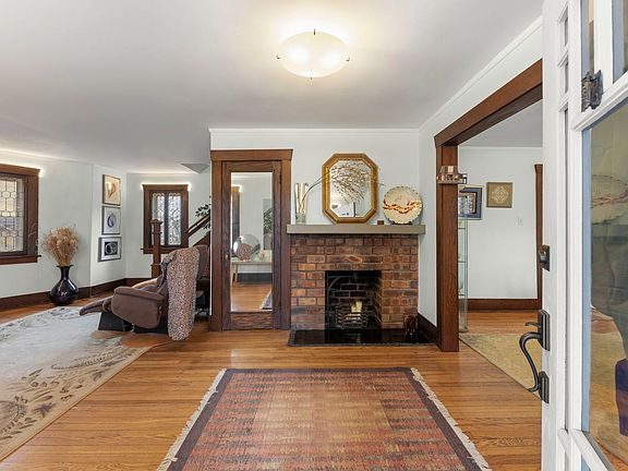 3rd image of 535 N Ashland Ave