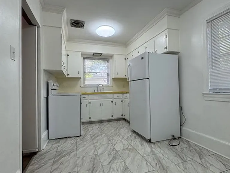 1508 E Holly St — Photo 5