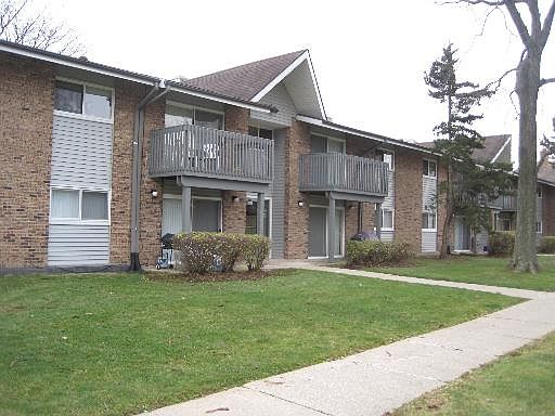 1st image of 16W543 Mockingbird Ln APT 206