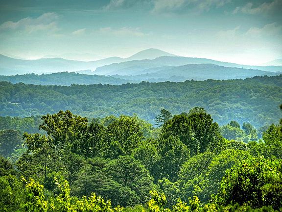 3rd image of 222 Mountain Hideaway Ln