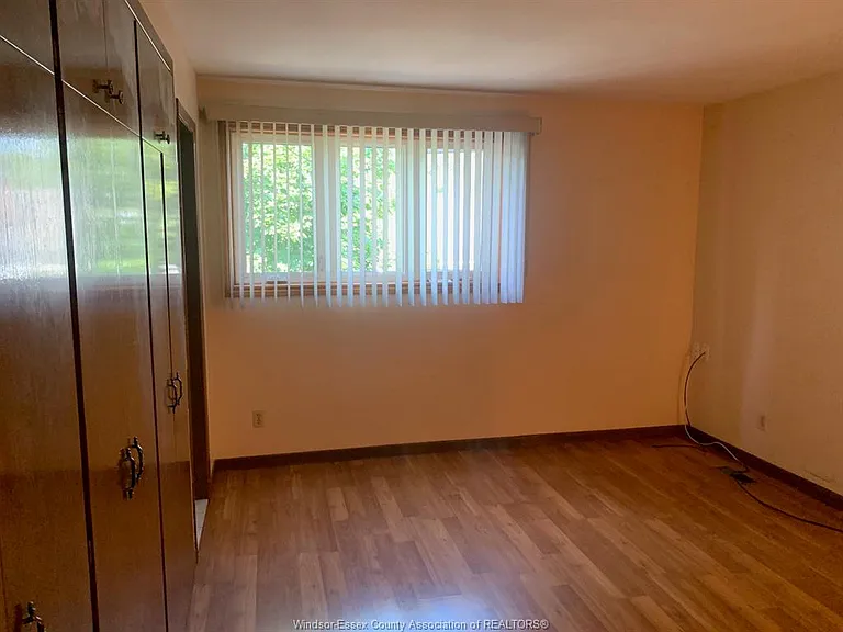 2383 Parkwood Ave — Photo 7