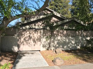 3887 Middlefield Rd, Palo Alto, CA 94303