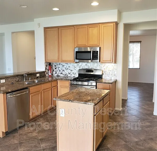 37853 Avon St — Photo 3