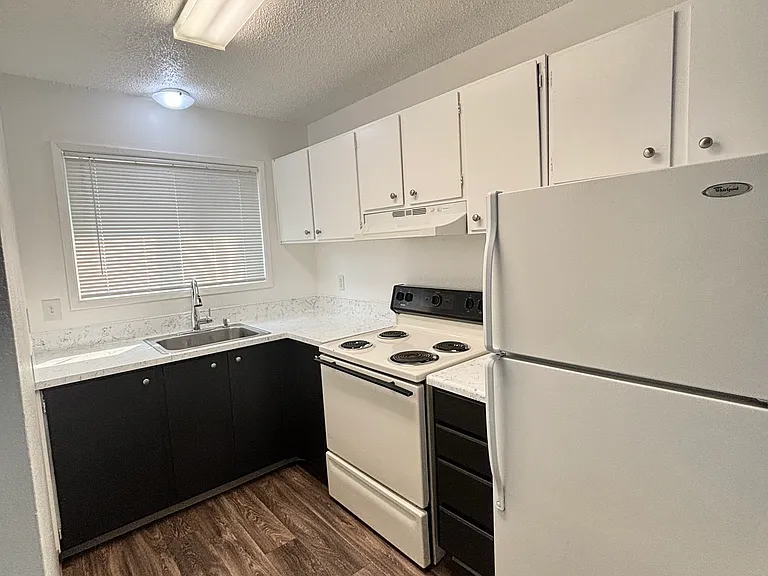 1200 E Powell Blvd #10 — Photo 5