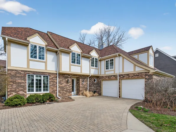 1013 Iroquois Ave, Naperville, IL 60563