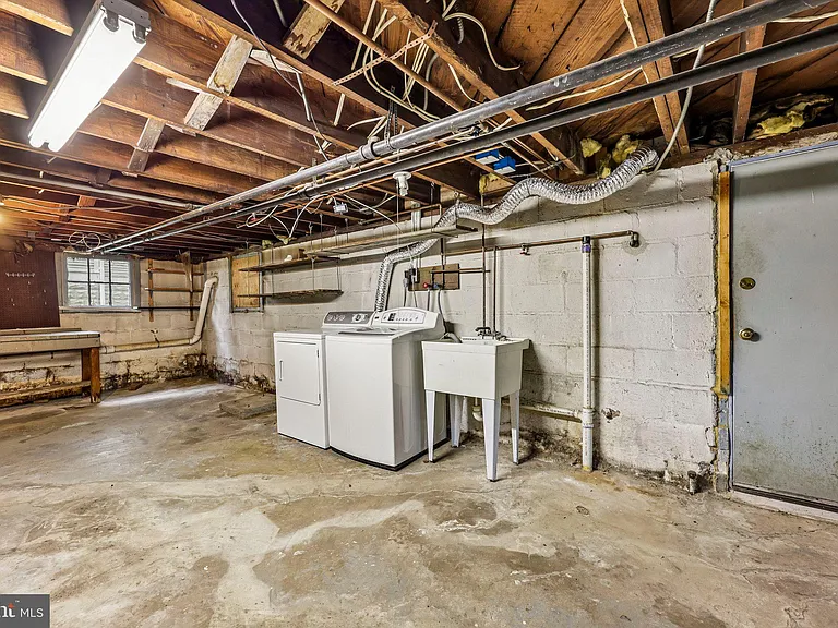 526 N Ivy St — Photo 39