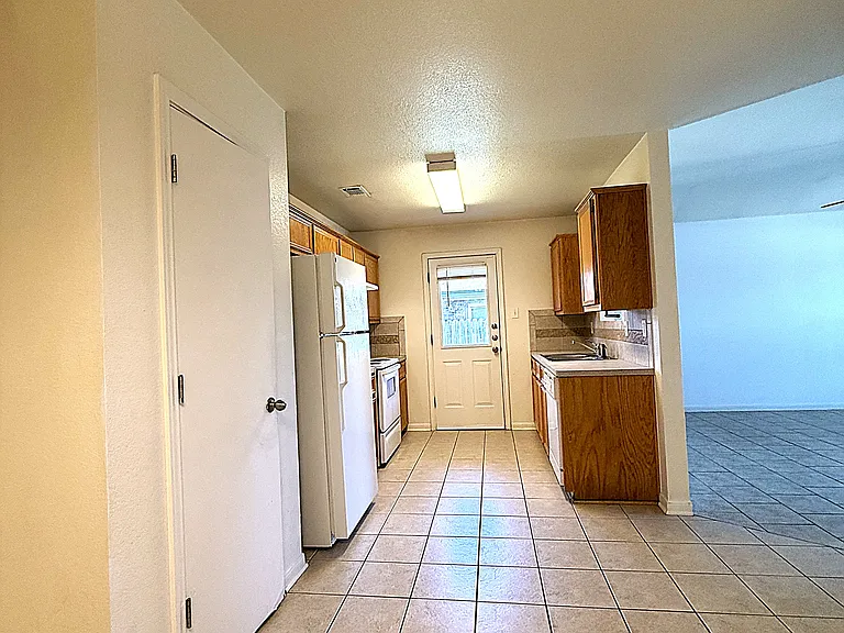 1304 Cinch Dr #B — Photo 6