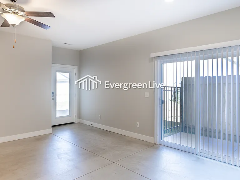 223 E Northern Ct — Photo 9