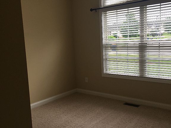 5th image of 3356 Fair Oaks Cir