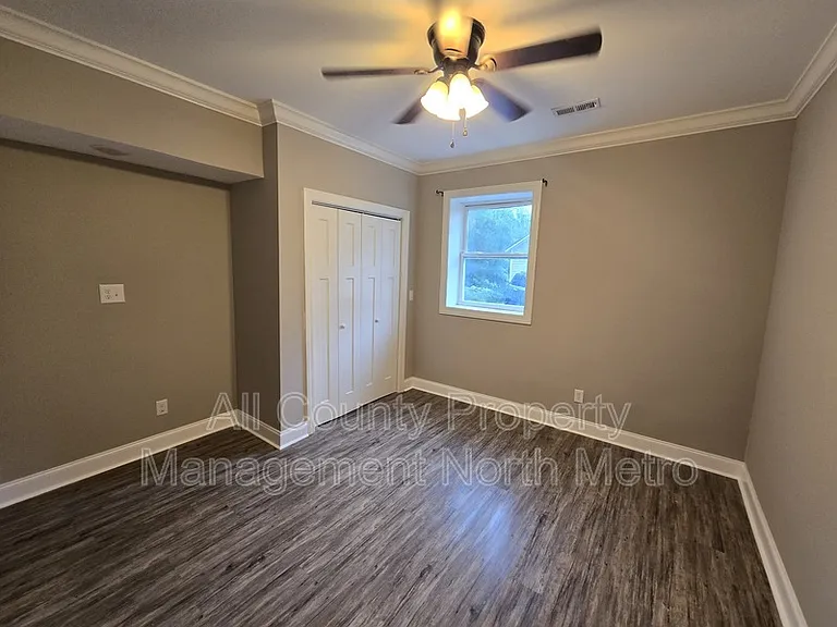 545 Lakeview Dr #B — Photo 8