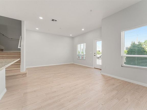 5th image of 288 N OAK AVENUE
