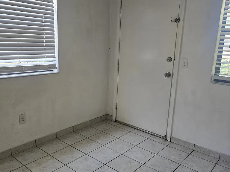 765 Georgia St — Photo 23