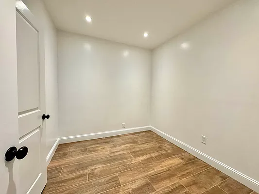 Rented by Astoria Realty | media 32