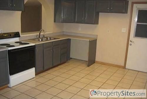 5th image of 2247 W Topeka Dr