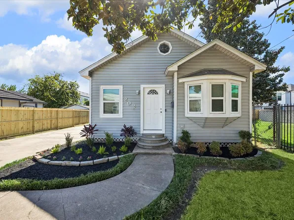 202 E 34th St, Houston, TX 77018