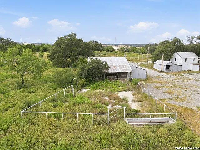 8811 FM 471 N — Photo 28