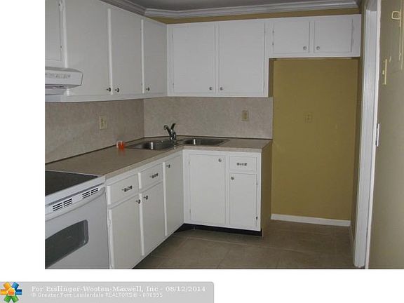 3rd image of 1950 N Andrews Ave APT 106D