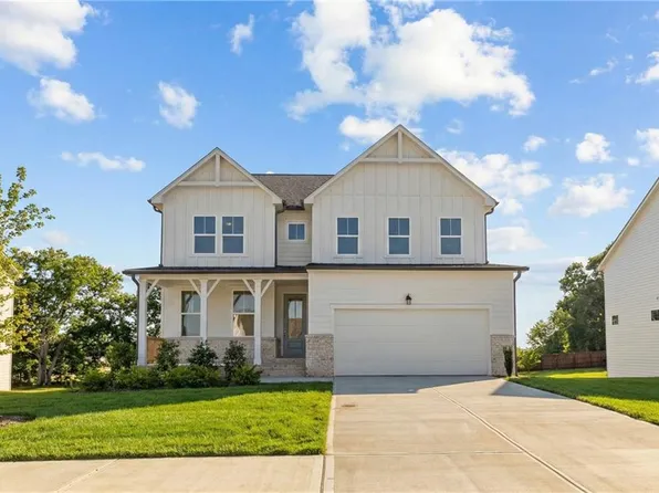 612 Grand Wehunt Dr, Hoschton, GA 30548