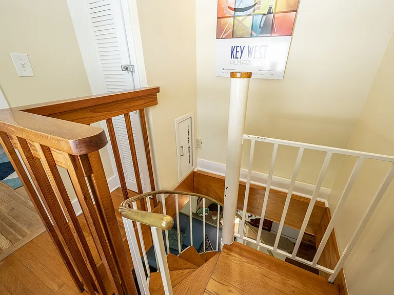 415 Julia St — Photo 14
