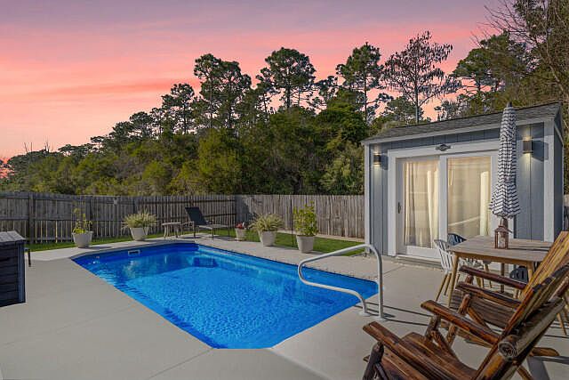 1st image of 8422 Island Dr
