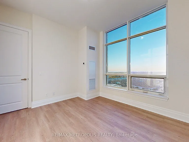 9075 Jane St #Penthouse 08 — Photo 23