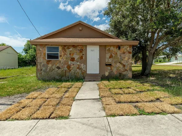1021 W 33rd St, Riviera Beach, FL 33404