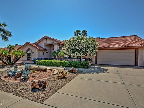 3rd image of 13735 W Elmbrook Dr