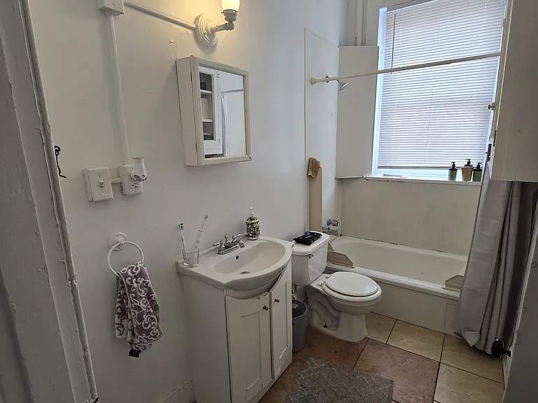 421 W Grace St #2002 — Photo 6