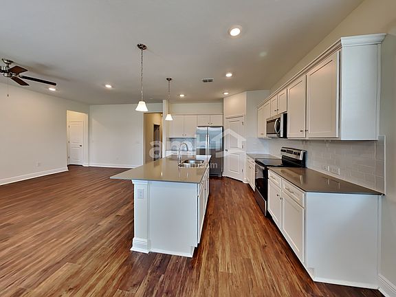4th image of 27608 Saint Andrews Ave