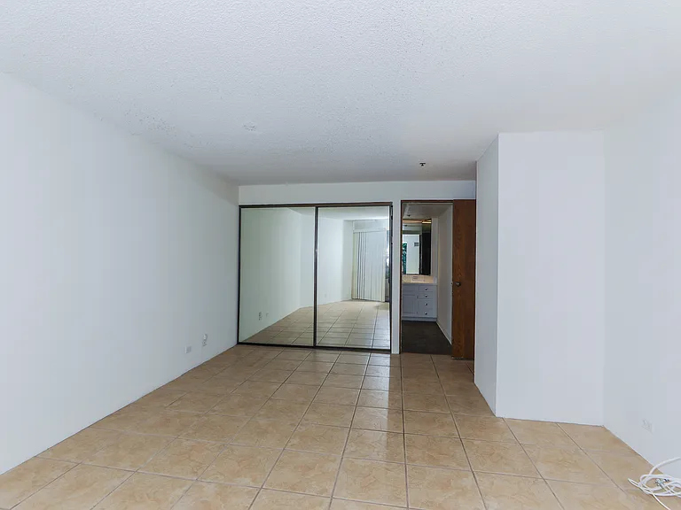 555 Hahaione St #B100 — Photo 26
