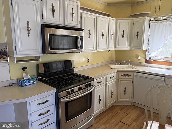 4th image of 1006 Harrison St