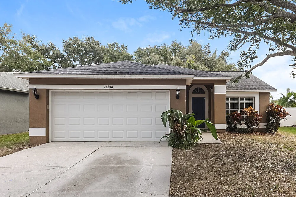 3 bed, 2.0 bath, 1282 sqft, $3,200 — Photo 1