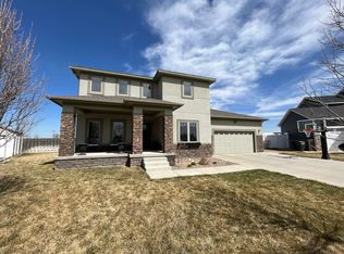 2004 Hillpointe Pl, Dodge City, KS 67801