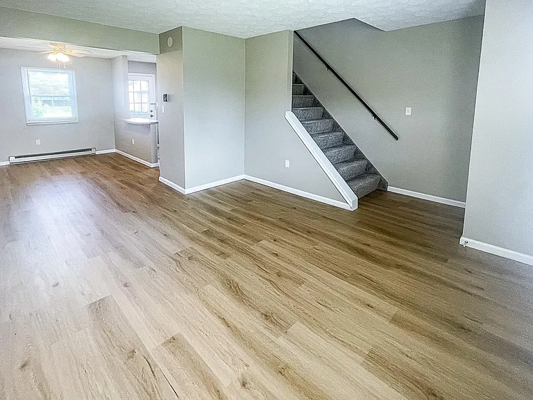 1312 Spring Village Dr — Photo 4