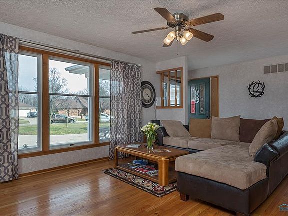 5th image of 209 S Robinson Dr