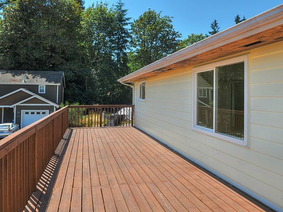5th image of 6650 Sunset Ave NE