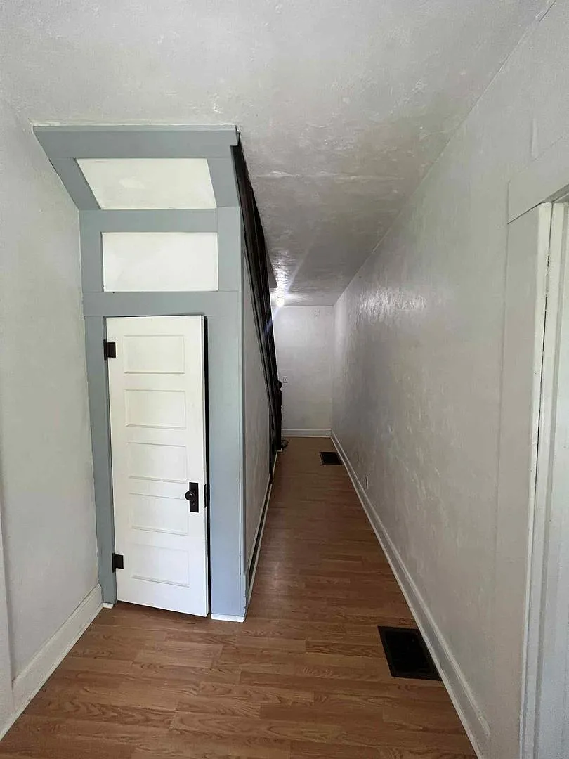 Coming Soon: Charming 3 Bedroom / 2 Bathroom Home With Convenient Back Parking! — Photo 4