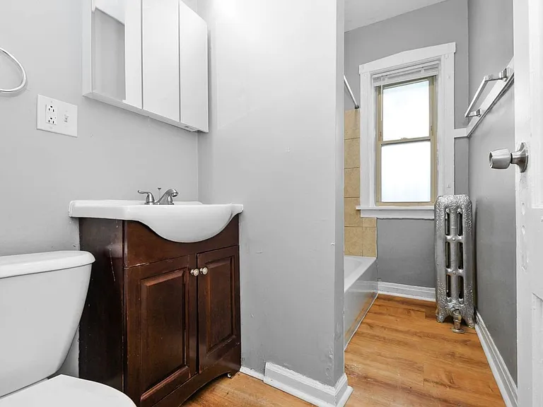 7556-58 S. Calumet Ave. / 320-28 E 76th St. — Photo 35