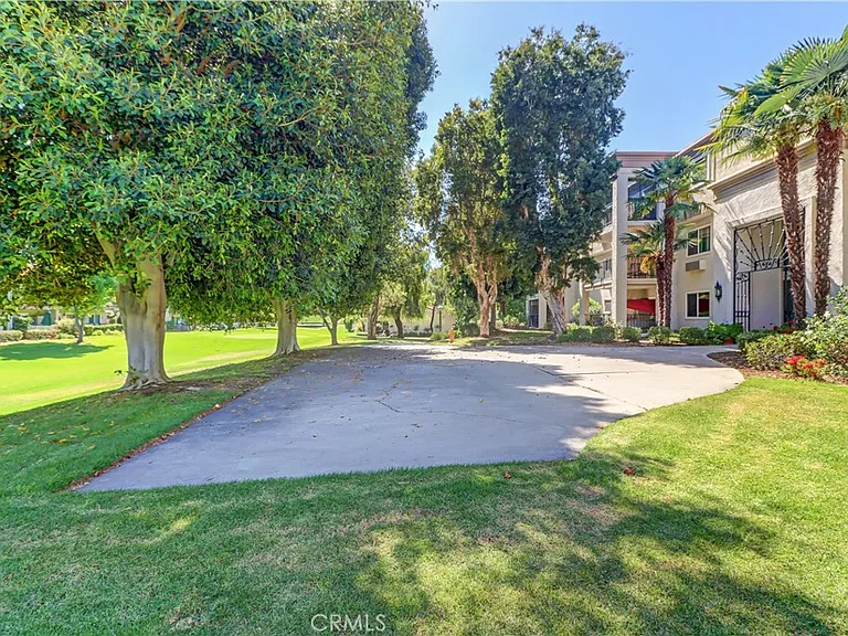 5515 Paseo Del Lago W #2G — Photo 32