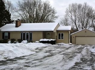 1722 S Craftsman Dr, New Berlin, WI 53146