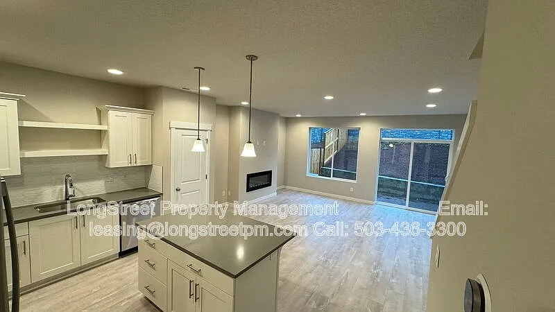 3 bed, 2.5 bath, 1674 sqft, $2,895 — Photo 4