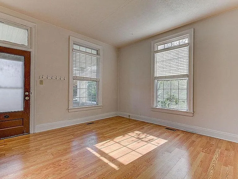 208 N Beech St — Photo 6